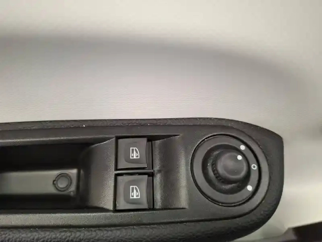 Renault Twingo iii e-tech — photo 30