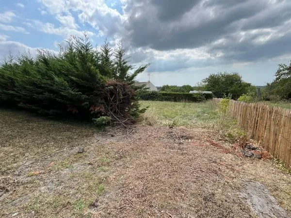 Terrain 881 m²