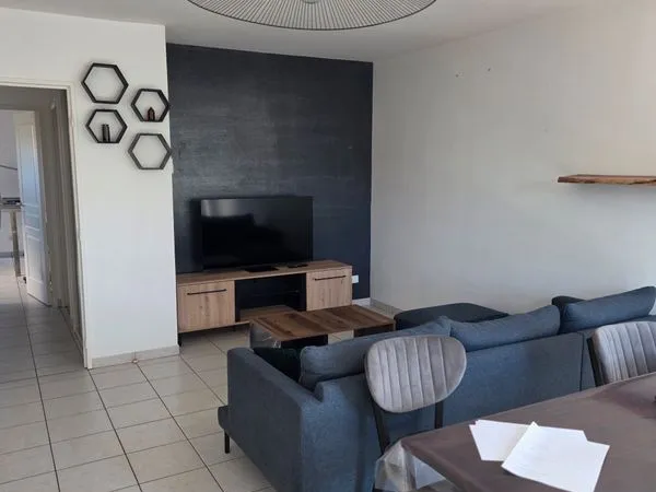 Bel appartement T3 74m2 proximité gare avec terrasse parking privé et garage individuel