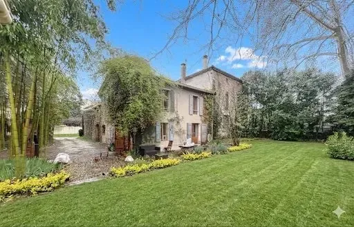Maison 11 pièces 445 m²