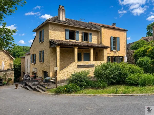 Maison de Caractère & Local Commercial en Périgord
