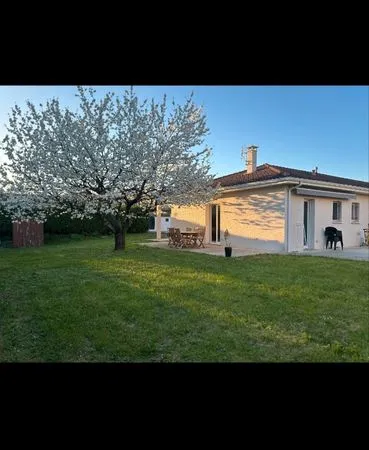 Maison de plain-pied de 75 m² avec garage sur 550 m² de terrain - Crémieu