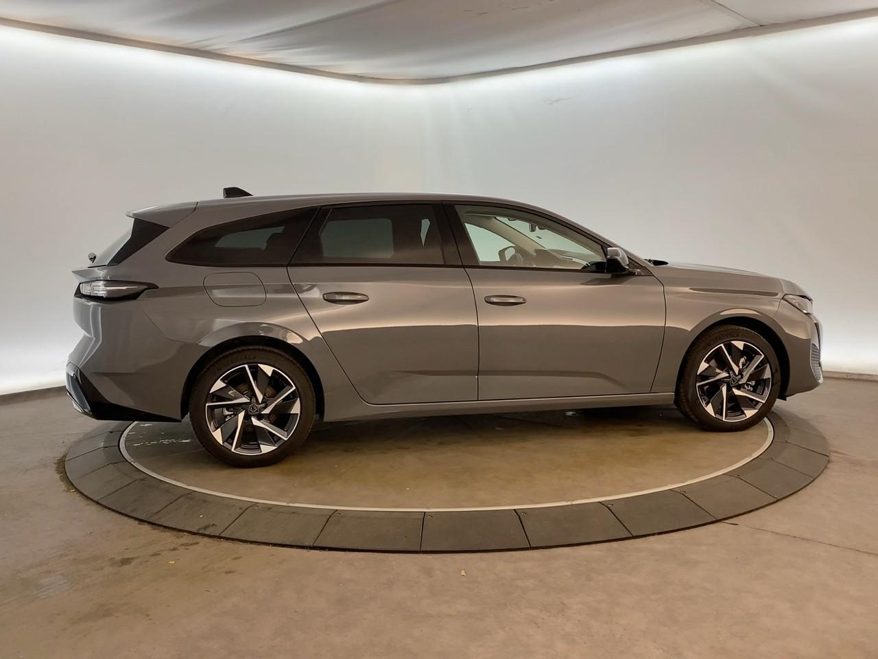 Peugeot 308 sw hybrid 145 e-dcs6 allure — photo 4