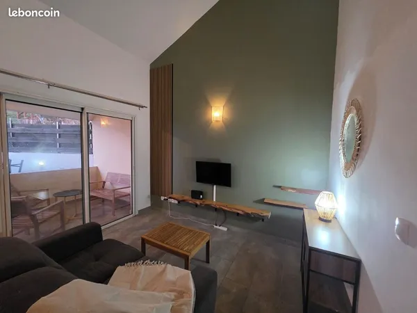 T2 meublé rénové, vue mer, parking, à 4 min de la plage