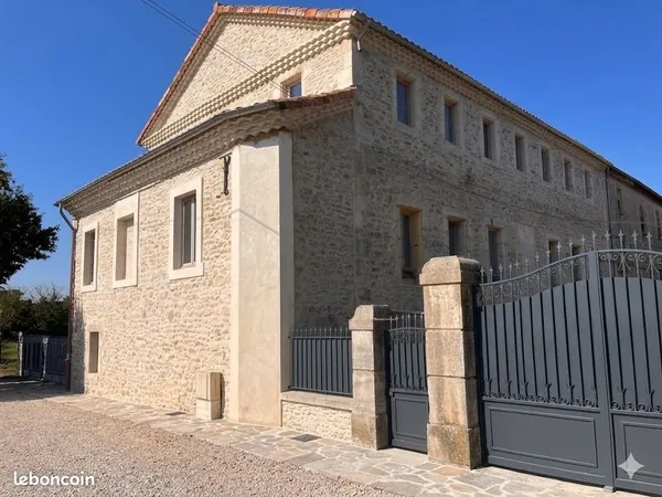 À LOUER - Appartement rénové de 49 m² avec cave - Résidence de caractère