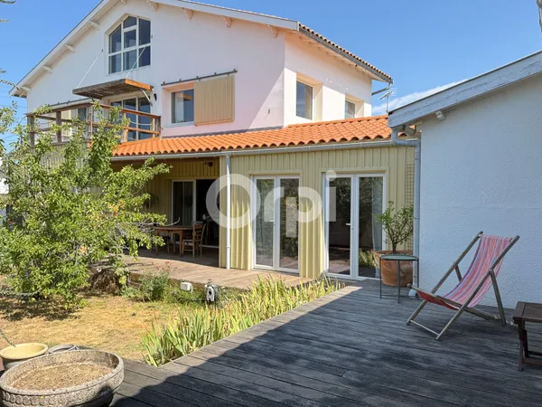 Maison 7 pièces 230 m²