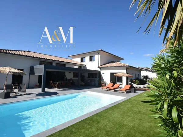 Villa 7 pièces 200 m²