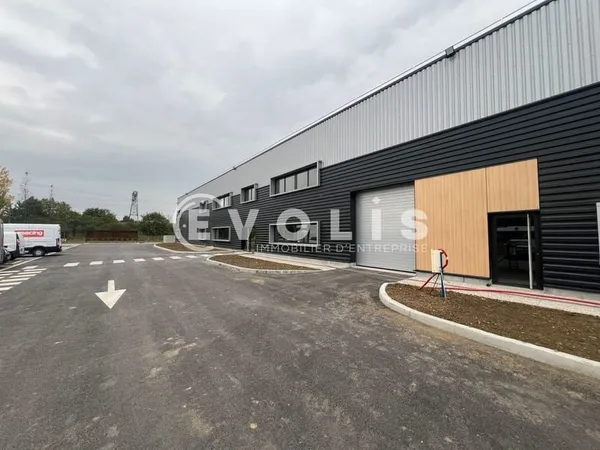 Locaux d'activité - A VENDRE - 3 220 m² divisibles à partir de 171 m²