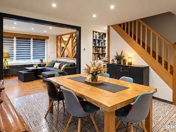 Bourbourg centre — Maison bourgeoise de 140 m² avec jardin et grandes dépendances — 299 000