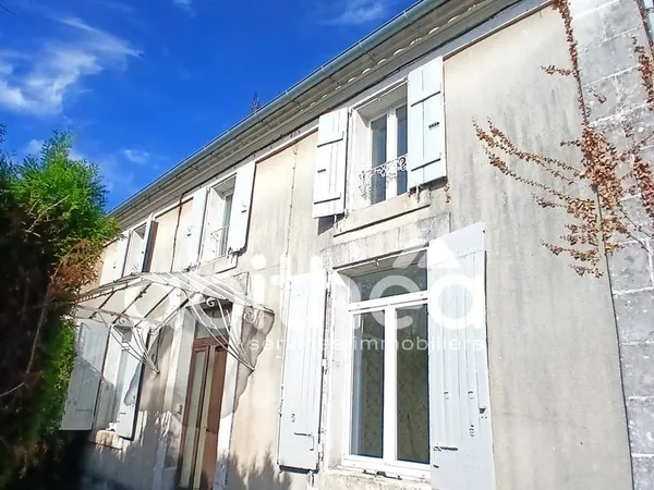 Maison charentaise de 143 m2 et 538 m2 de terrain