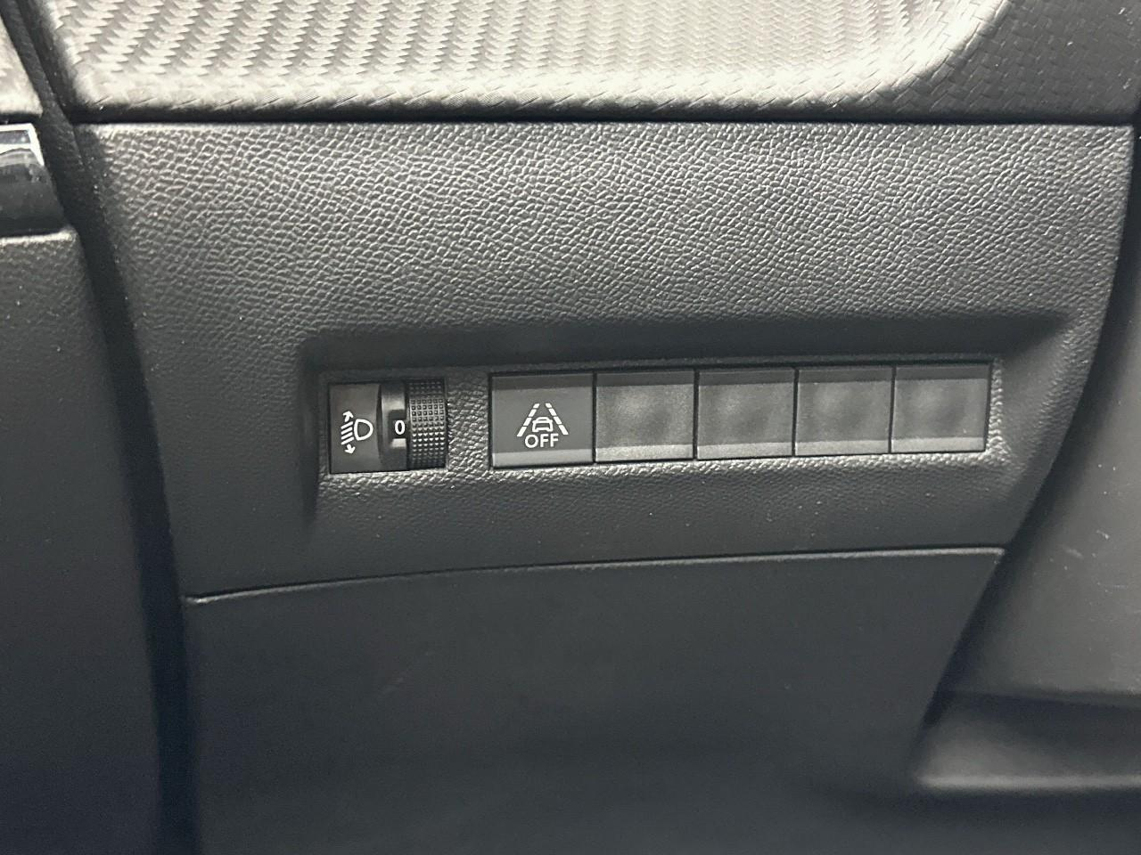 Peugeot 2008 puretech 100 s&s bvm6 style — photo 16