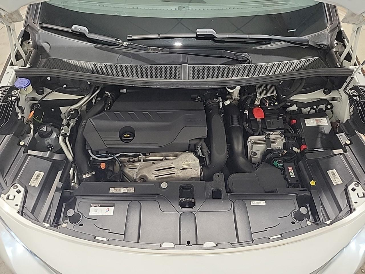 Peugeot 3008 hybrid4 300 e-eat8 gt — photo 15
