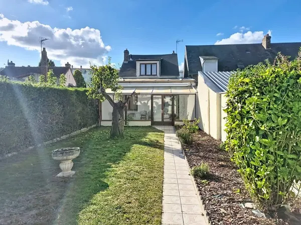 Maison avec jardin et grand garage à Laon