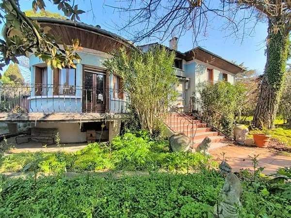 Bâtisse- 9 pièces - 255m²