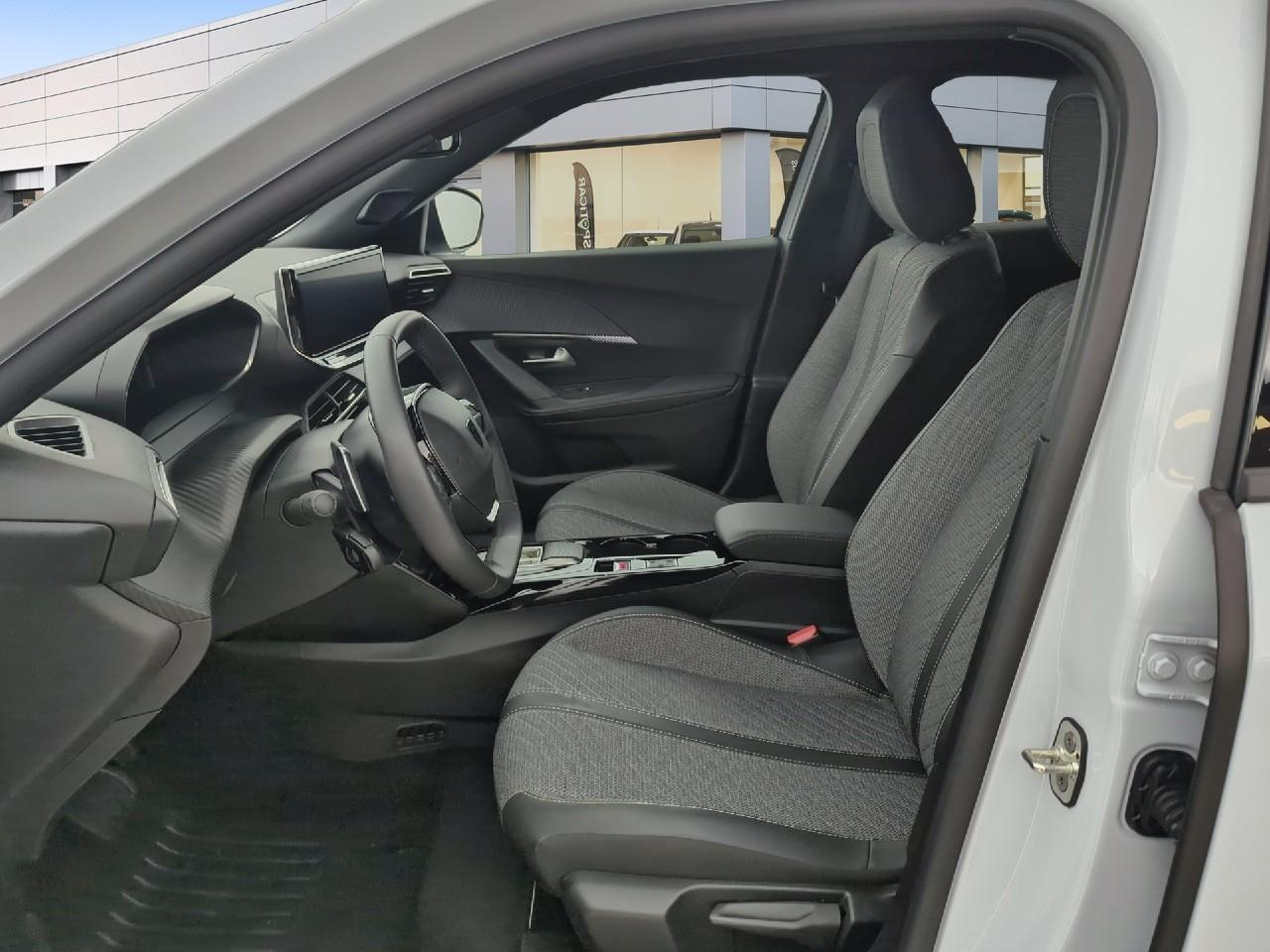 Peugeot 2008 hybrid 145 ch e-dcs6 allure — photo 9
