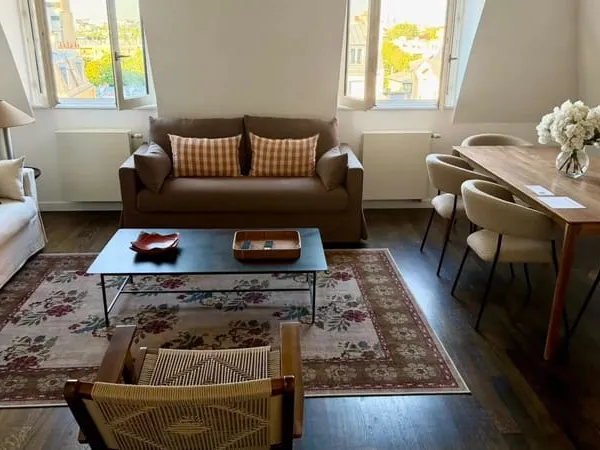 Exclusivité - Neuilly Mairie - Dernier étage - Appartement duplex deux chambres en parfait état - Vu