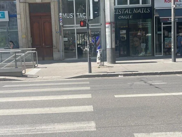 À céder droit au bail - Local commercial 45m² - Lyon 7sortie métro Jean Macé Emplacement N°1