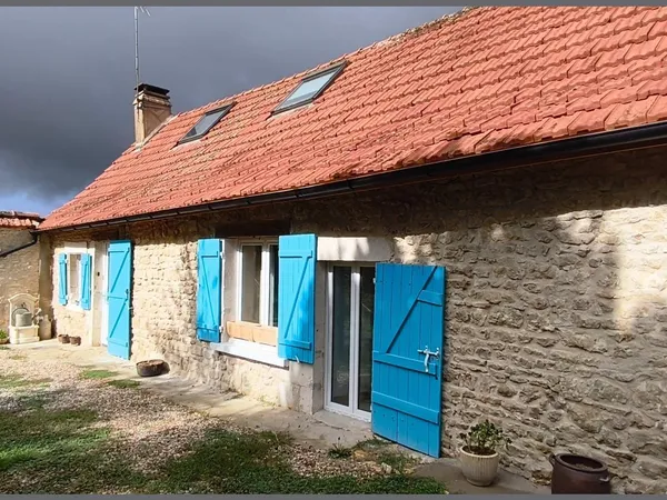 Maison rénovée avec dépendance à Béthines