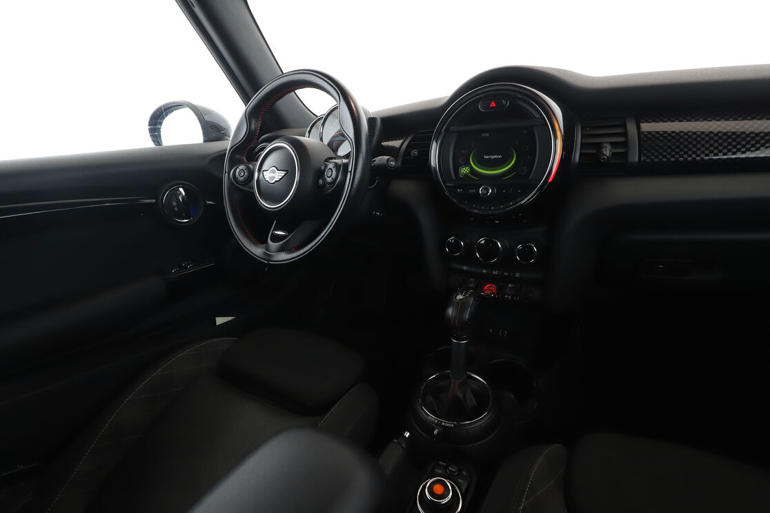 MINI Cabrio Cooper SD Finition Red Hot Chili BVA6 — photo 12