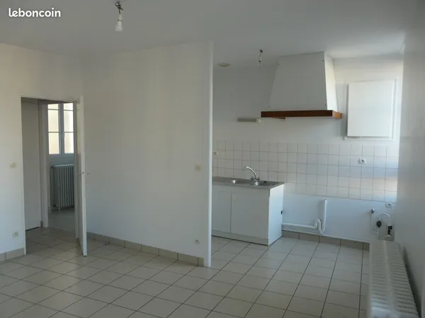 Location maison non meublée à 79330 Saint Varent