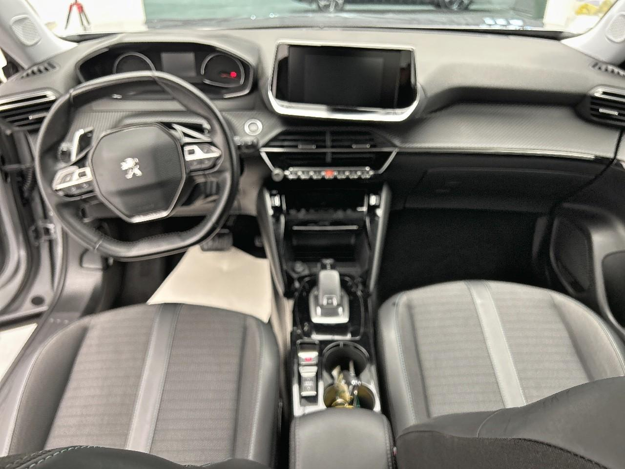 Peugeot 2008 puretech 130 s&s eat8 allure — photo 12