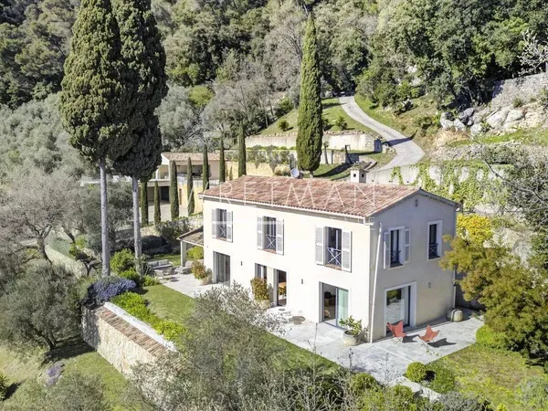 Maison 7 pièces 244 m²
