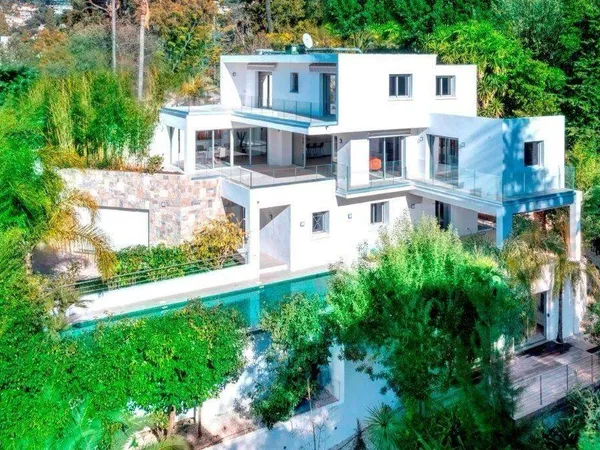 Villa 7 pièces 310 m²