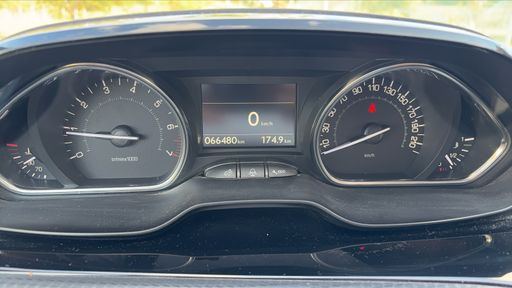 Peugeot 2008 1.2 PureTech 130 - Allure – 2018 – 66477 km – Essence – Boîte Manuelle — photo 26