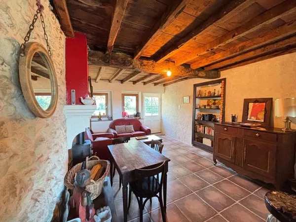 Maison en pierre T2 de 85 m² + grange sur 1014 m² de terrain - SOUS COMPROMIS - PLUS DISPONIBLE