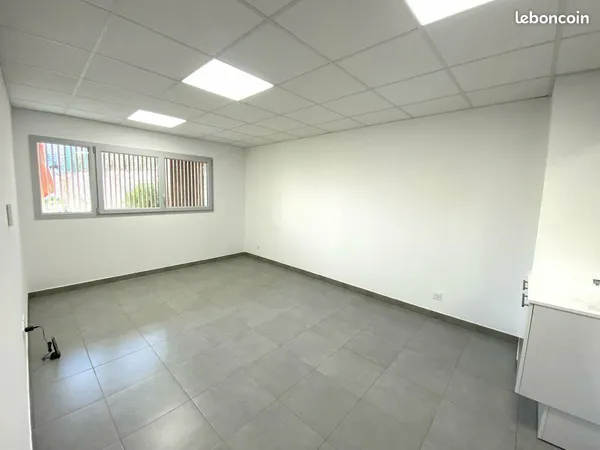 Bureaux 18 m² VILLENEUVE LOUBET