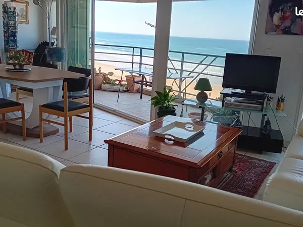 Appartement face mer centre plage avec garage et cave