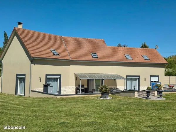 Maison 7 pièces 217 m²