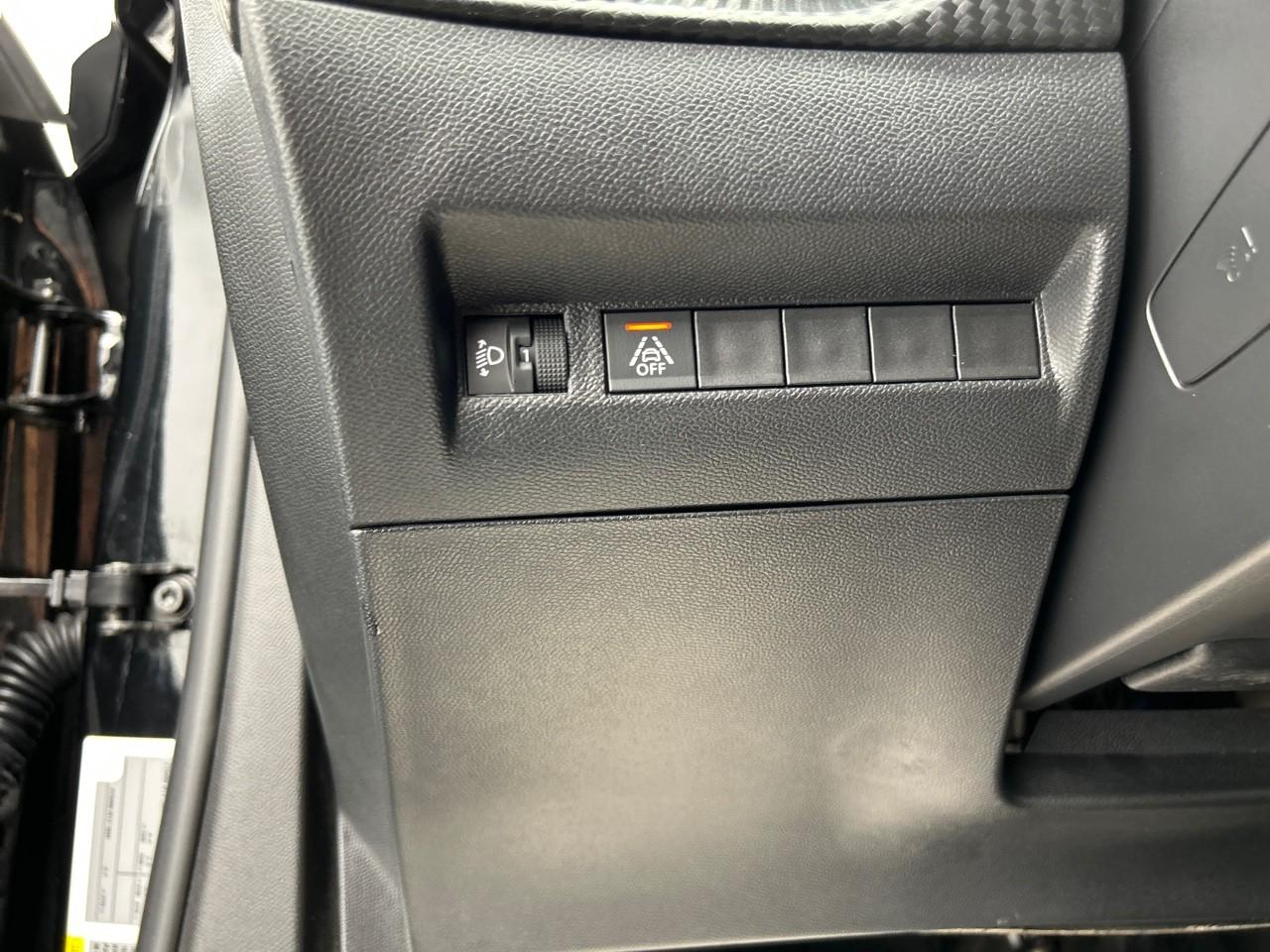 Peugeot 2008 puretech 130 s&s eat8 allure pack — photo 21