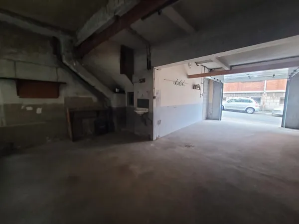 Grand garage