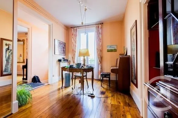 Maison 7 pièces 251 m²