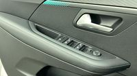Peugeot 208 1.2 PureTech 100ch S&S Allure — photo 16