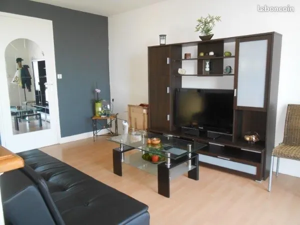 Appartements 40 m2 plus cellier 12 m2 sur les coteaux de Bon Encontre parking terrasse 25 m2