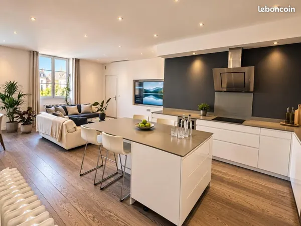 Appartement 6 pièces 150 m²