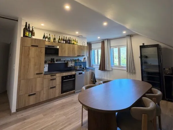 T3 meublé atypique - env. 80 m² au sol - 3e et dernier étage - garage - Morbier Les Marais