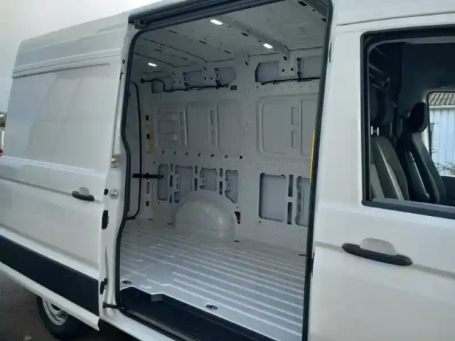 Volkswagen Crafter fg 35 l3h3 2.0 tdi 140ch business plus traction bva8 — photo 7