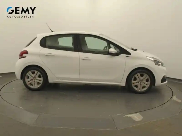 Peugeot 208 puretech 82ch s&amp;s bvm5 — photo 4