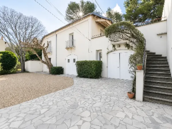 Grande propriété 410m² type mas du XIX, divisé en 4 lots