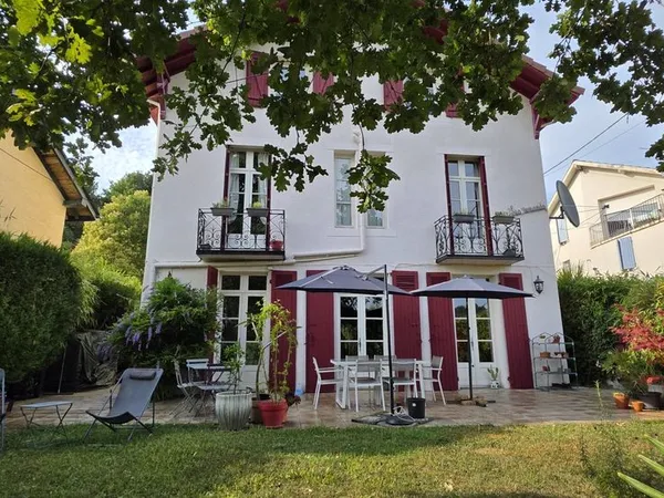 Maison 10 pièces 241 m²