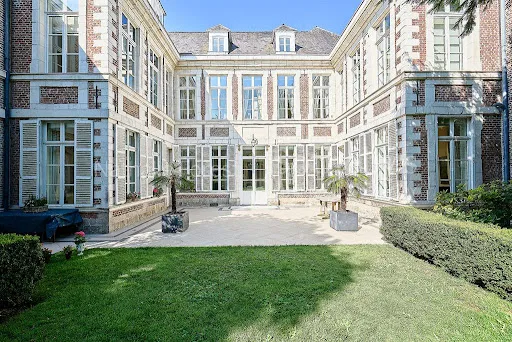 Maison 24 pièces 1100 m²