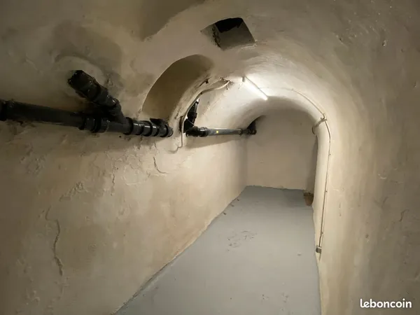 Cave de 12m2 bd de la Villette - métro STALINGRAD