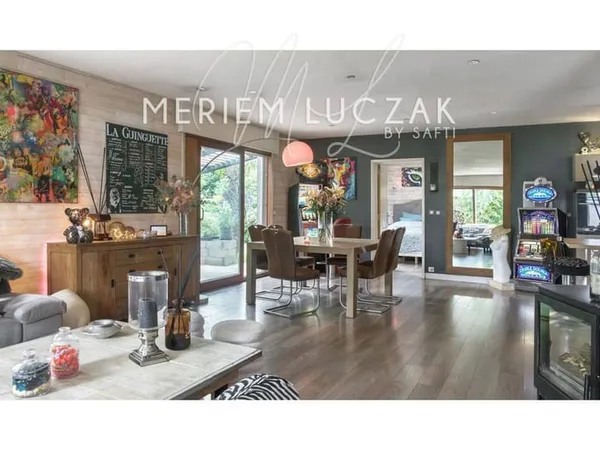 Maison 7 pièces 244 m²