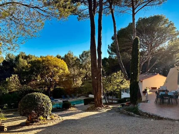 Mas Luberon 5000m², piscine, calme absolu, Lourmarin