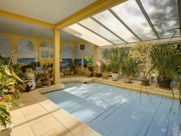 Exceptionnelle maison de 7 pièces de 250 m² avec piscine intérieure et accès direct à la rivière Dor