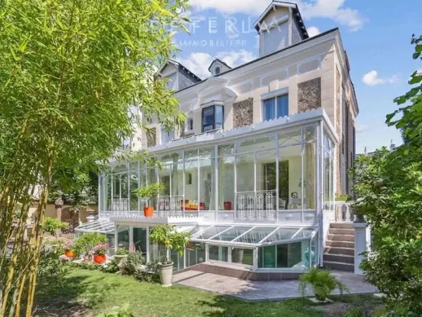 Propriété 10 pièces 313 m²