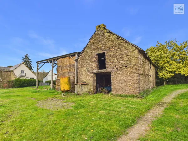 Corps de ferme à rénover sur un terrain de 814 m²